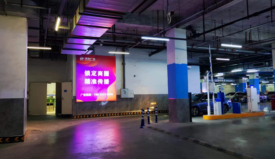 淄博万达商场地下灯箱广告